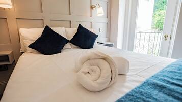 Tabla de planchar con plancha, Internet, ropa de cama