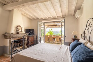 7 bedrooms, iron/ironing board, WiFi, bed sheets