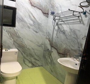 Shower, hair dryer, soap, shampoo - Al-Orabi Hotel (makkah)