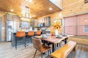 Dining - *Gorgeous 3BD+LOFT | Pool + Hot Tub + Near TOWN* (Sevierville)