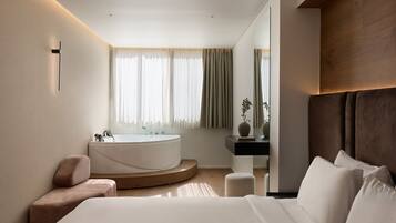 Junior-Suite | Zimmersafe, VerdunkelungsvorhÀnge, schallisolierte Zimmer