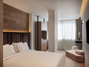 Superior Double Room | In-room safe, blackout curtains, soundproofing, iron/ironing board - Nur Pasalimani Hotel (Piraeus)