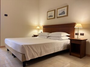 Chambre Économique, vue ville | Bureau, espace de travail pour ordinateur portable, Wi-Fi gratuit