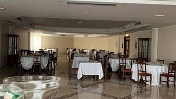 Tägliches inbegriffenes großes Frühstück