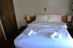 1 habitación, tabla de planchar con plancha, wifi y ropa de cama