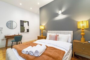 2 bedrooms, iron/ironing board, WiFi, bed sheets - Modern Executive 2BR Apartment in the Heart of City of London (London)