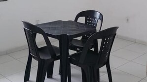 Leilighet – basic, bakgårdsutsikt | Spiseområde