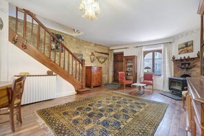 Interior - Maison des papillons Daglan – Spacious Family Home with Pool in Village Center (Daglan)