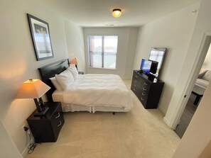 Tabla de planchar con plancha, wifi y ropa de cama 