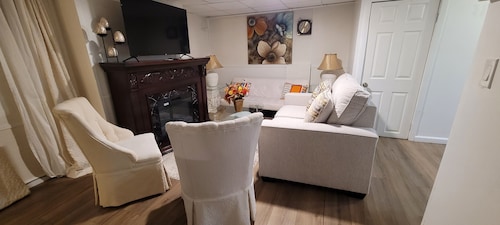 Cozy 1-bedroom apartment in lovely Rochester with AC