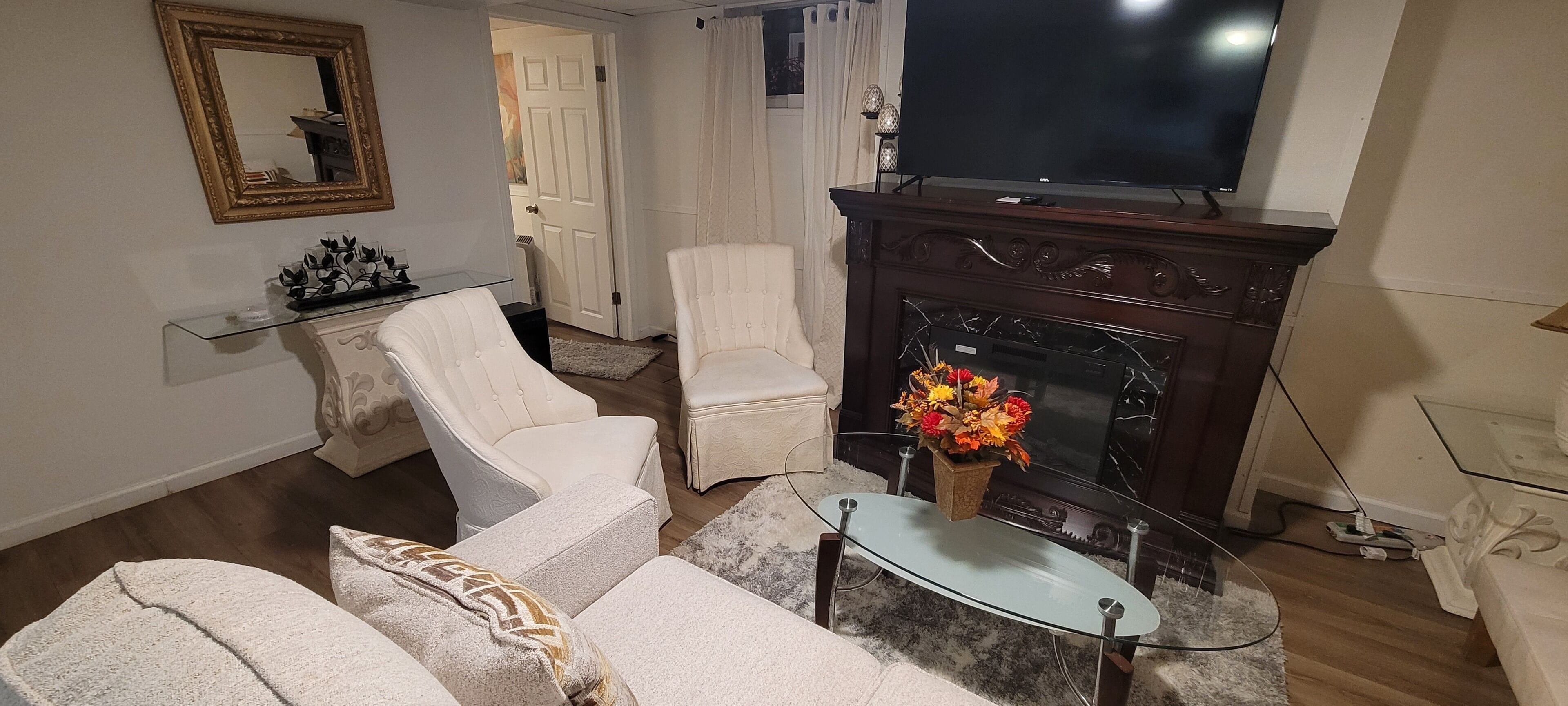 Televisión y chimenea 