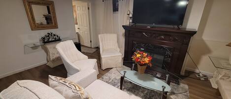 Televisión y chimenea