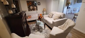 TV, fireplace - Cozy 1-bedroom apartment in lovely Rochester with AC (Rochester)