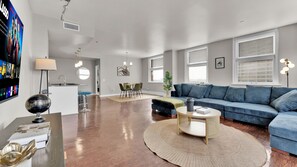 Living area - 2-bedroom condo in charming Fort Worth with AC and fitness room (Fort Worth)