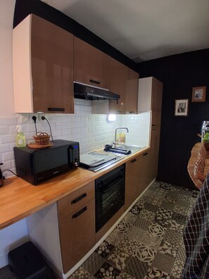 Private kitchen - Vrbo Property (Le Passage)
