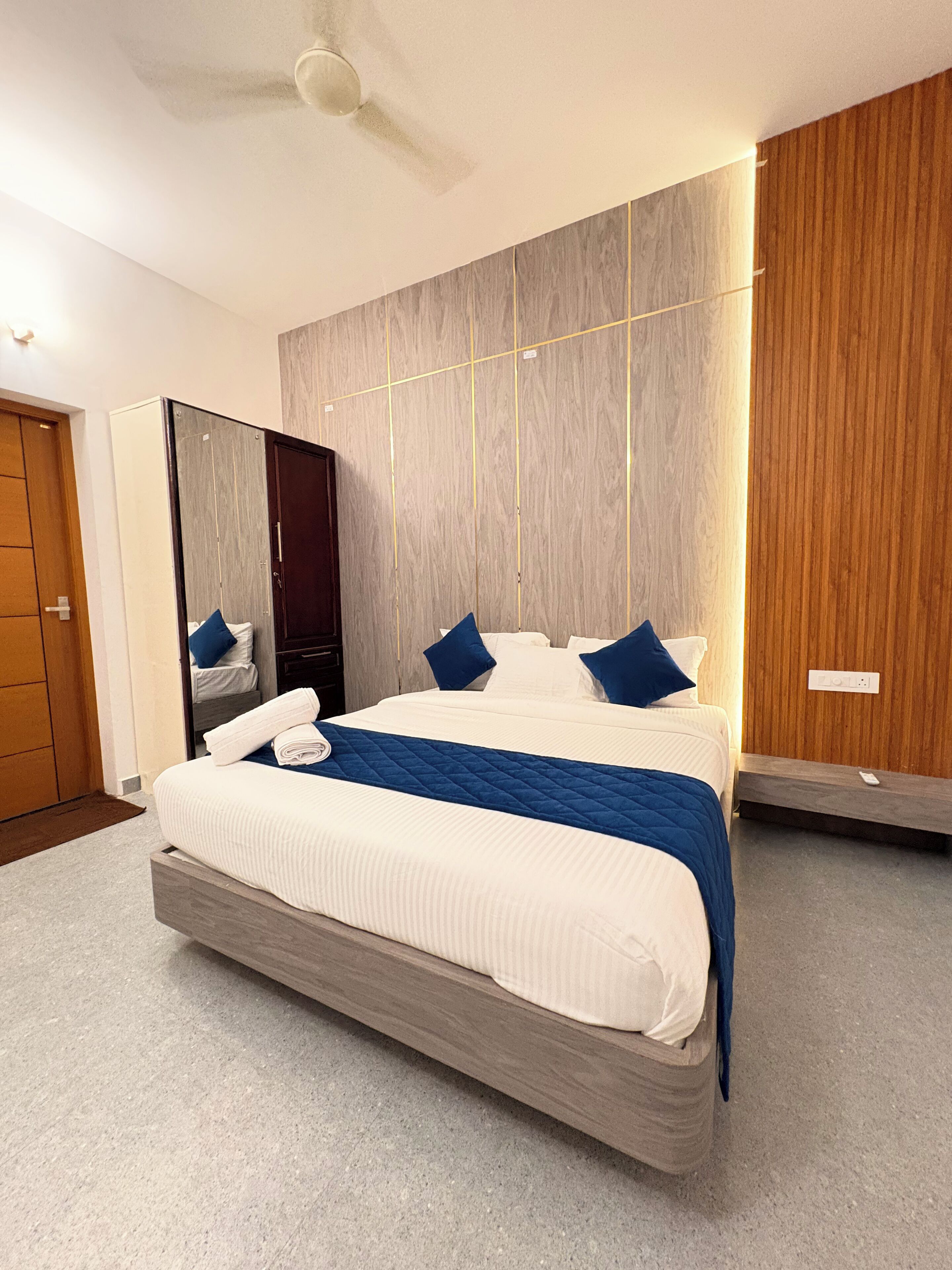 2 chambres, fer et planche à repasser, Wi-Fi, draps fournis