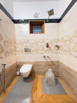 Dusche, Handtücher, Seife, Toilettenpapier