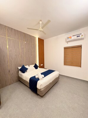2 bedrooms, iron/ironing board, WiFi, bed sheets - Lulu Mall Side Modern 2 BR  Ideal for Long & Short Stay (Kochi)