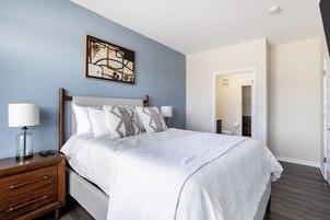 公寓 (2 Bedrooms) | 1 多间卧室、特色装修、特色家居、熨斗/熨衣板