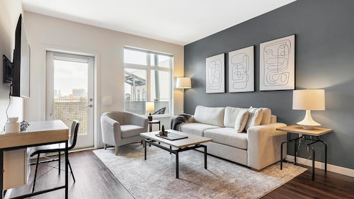 Landing Incredible 1bd, Gym, Pool