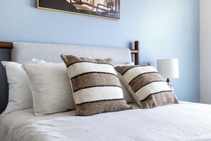 Apartment (2 Bedrooms) | 1 bedroom, individually decorated, individually furnished, desk - Landing Furnished Apartments Near Northside (Indianapolis)