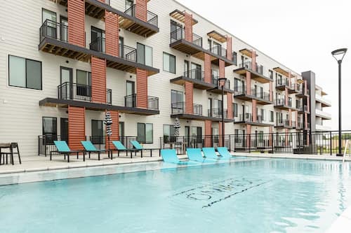 Seasonal outdoor pool, sun loungers