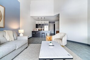 Apartment (1 Bedroom) | Wohnbereich