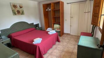 Ferros/tábuas de passar roupa, Wi-Fi, roupa de cama