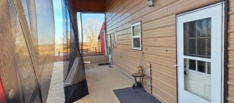 Charming 3 bedroom farmhouse in Centerview, MO.  Close to Warrensburg and UCM.