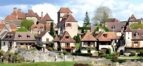 Gîte Colette : maison de vacances avec terrasse privée et Wi-Fi à Loubressac