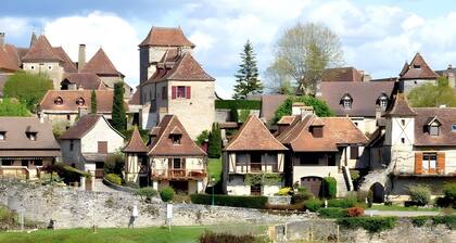 Gßte Colette : maison de vacances avec terrasse privée et Wi-Fi à Loubressac