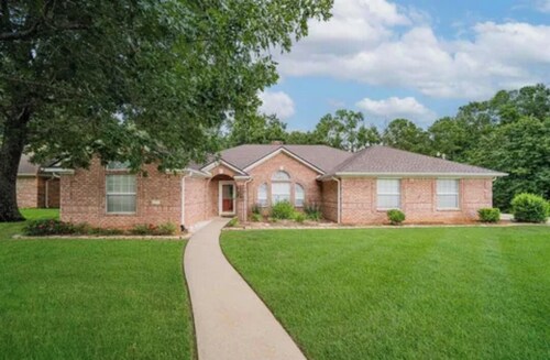 Cozy 3-bedroom house in marvelous Baytown with AC