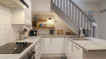 Cookware/dishes/utensils