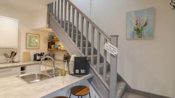 Cookware/dishes/utensils