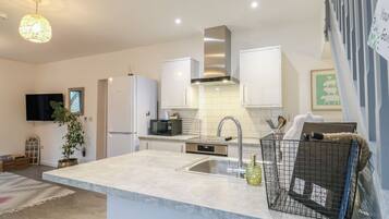 Cookware/dishes/utensils