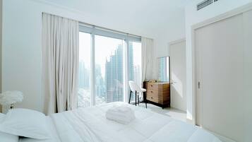 Iron/ironing board, WiFi, bed sheets