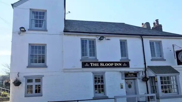 A white building with a sign reading 'The Sloop Inn' and a bar entrance. - Sloopside - The Annexe, Bantham, South Devon (Bantham)