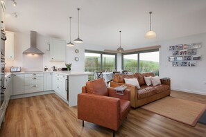 Smart TV, fireplace - Sloopside The Annexe - Bantham, S.Devon, central village location close to beach (Bantham)