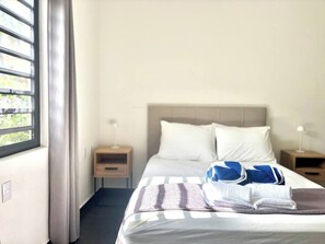 2 habitaciones, tabla de planchar con plancha, wifi y ropa de cama 