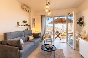 TV - GuestHost - Modern Flat with Lovely Terrace (Sanremo)