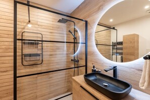 Douche, serviettes fournies