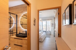 Shower, towels - GuestHost - Modern Flat with Lovely Terrace (Sanremo)
