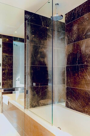 Unclassified image, 2 of 32, button - 360 Glass Penthouse Canary Wharf | 2Br | 2BA | 8Guest (London)