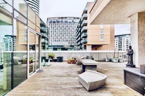 Luokittelematon kuva, 2 kautta 32, painike