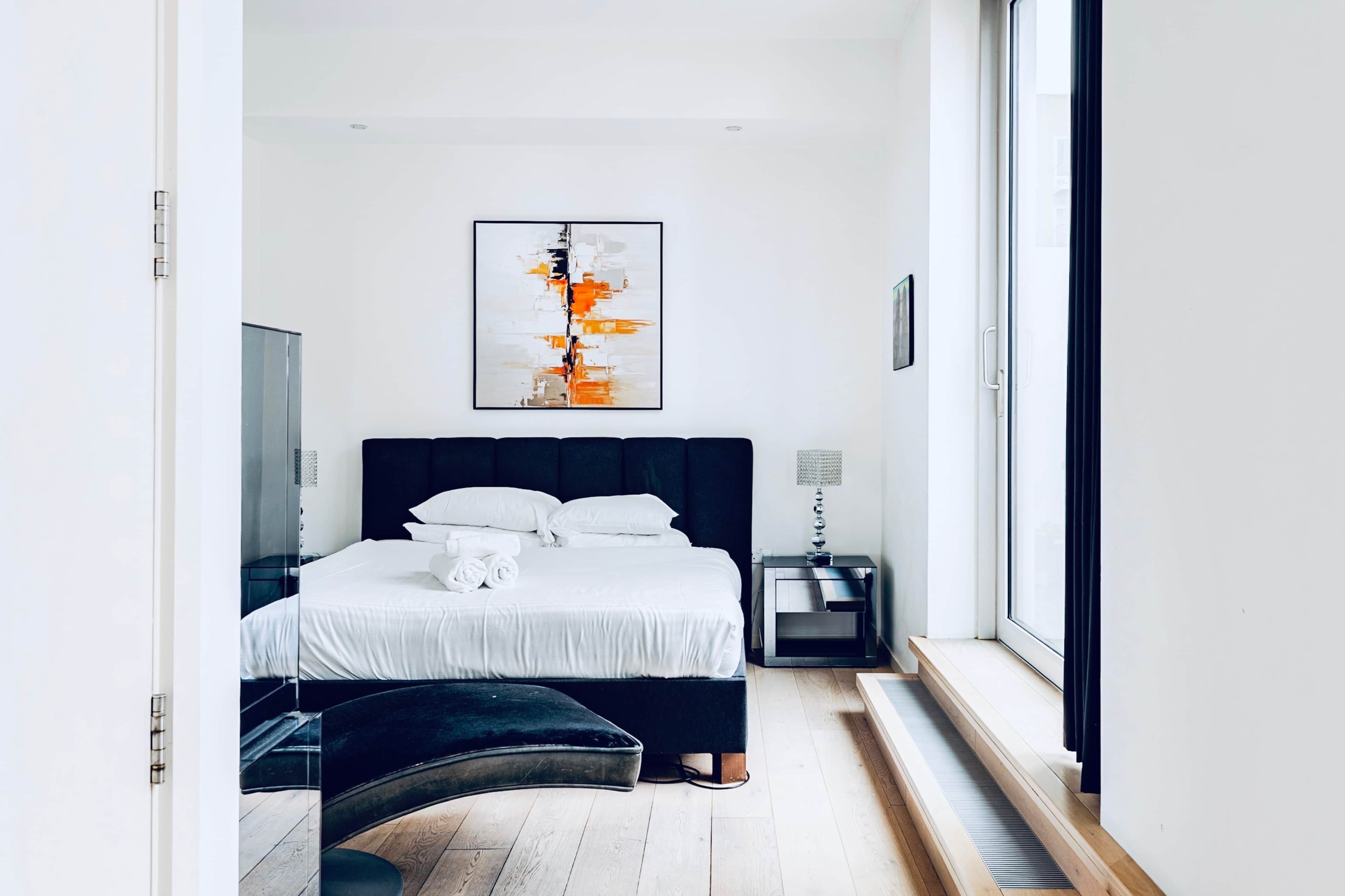 Iron/ironing board, WiFi, bed sheets, wheelchair access