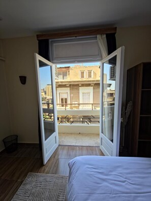 Luxury Studio Suite | Street view - Swisstay Downtown Cairo (Cairo)