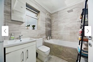 Haartrockner, Handtücher, Seife