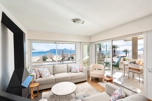 TV - Ancora - Frontline Apartment with Stunning Views (Port de Pollença)