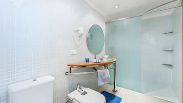 Dusch, hårtork och handdukar