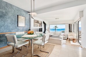 Dining - Ancora - Frontline Apartment with Stunning Views (Port de Pollença)